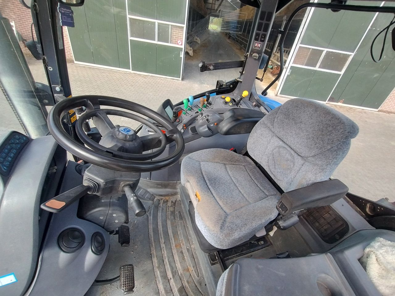 New holland t6020 elite supersteer