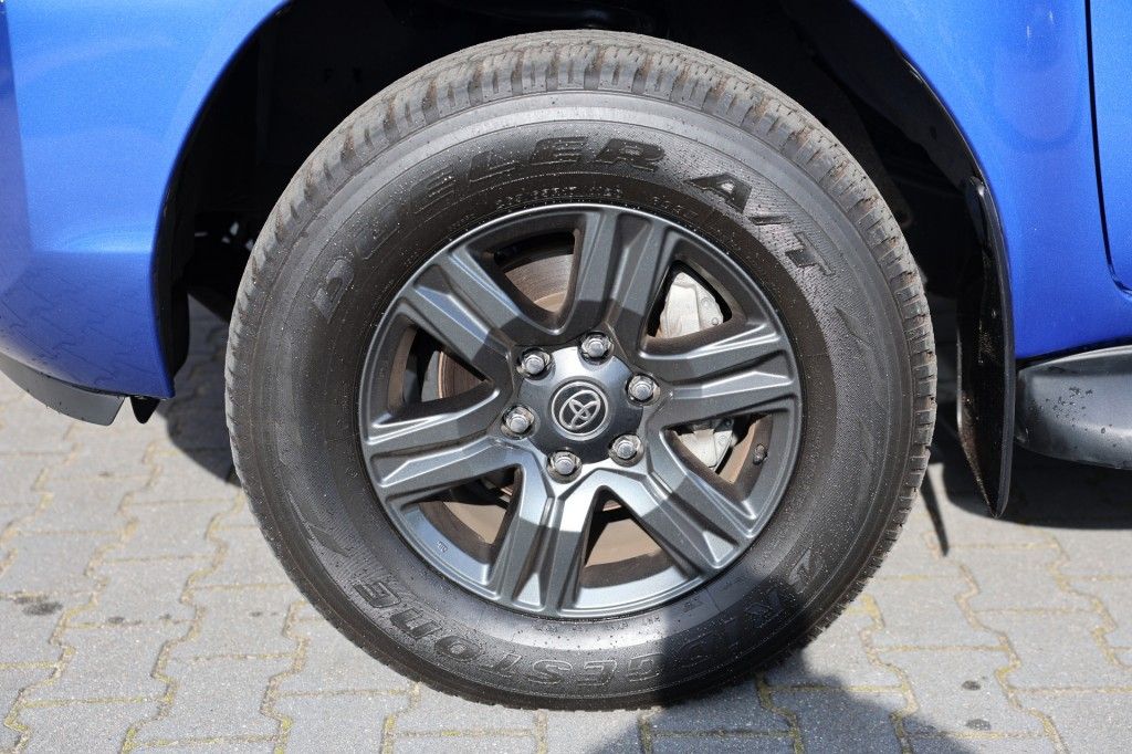 Toyota Hilux 2.4 D-4D X-TRA CAB PROFESSIONAL 4WD VAN