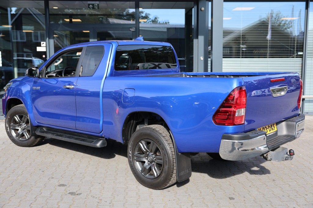 Toyota Hilux 2.4 D-4D X-TRA CAB PROFESSIONAL 4WD VAN
