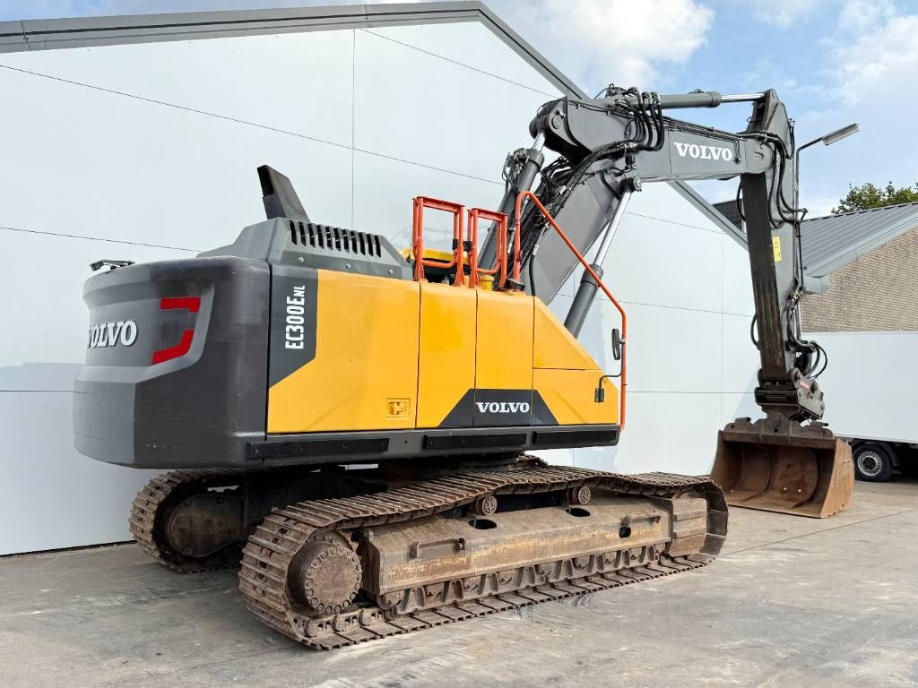 Volvo EC300ENL - Oilquick / Triple Boom / Tilting Bucket