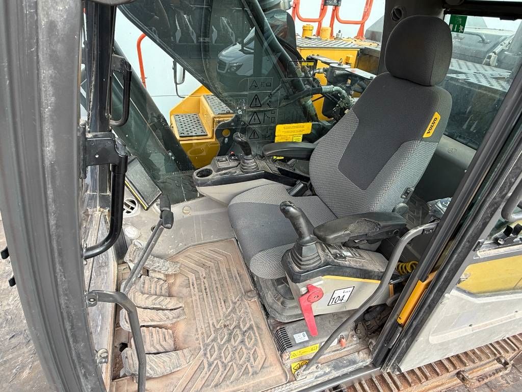 Volvo EC300ENL - Oilquick / Triple Boom / Tilting Bucket