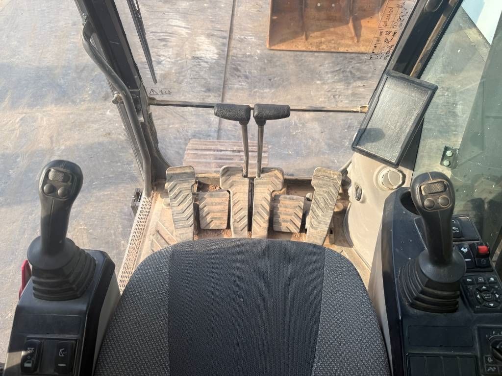 Volvo EC300ENL - Oilquick / Triple Boom / Tilting Bucket
