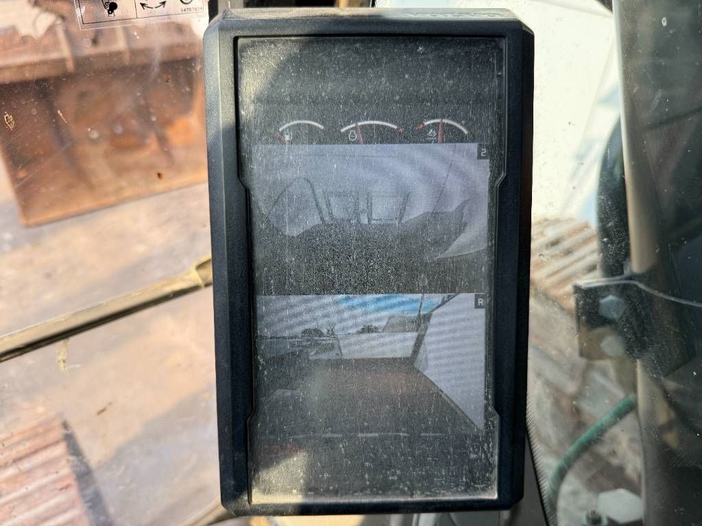 Volvo EC300ENL - Oilquick / Triple Boom / Tilting Bucket