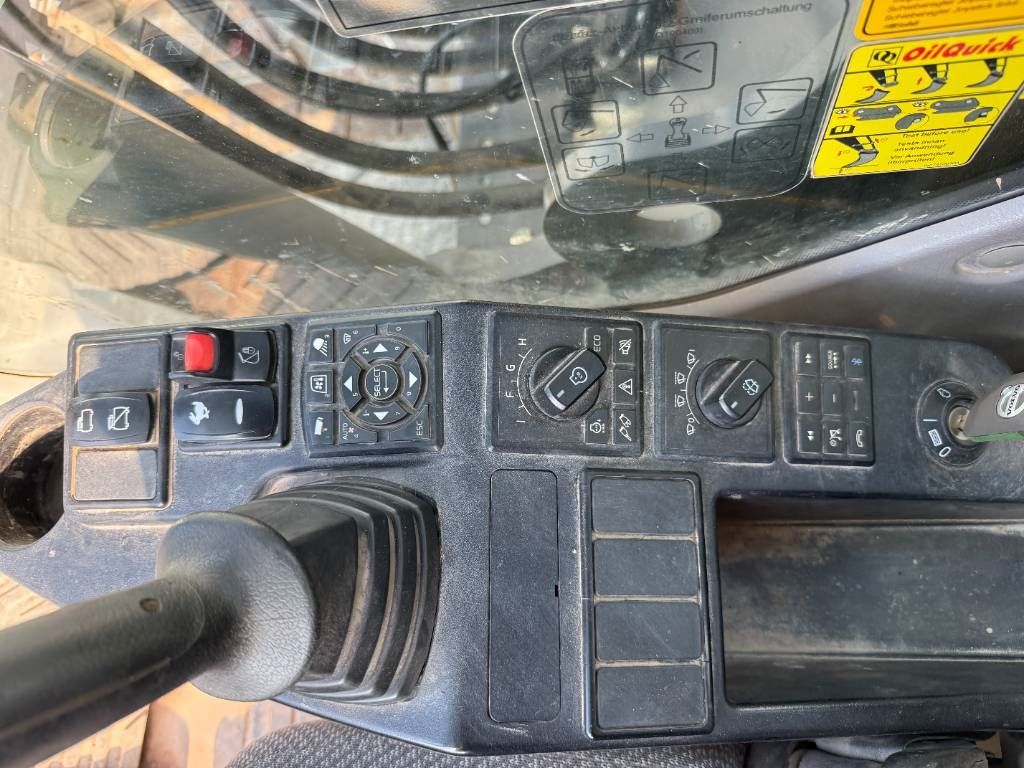 Volvo EC300ENL - Oilquick / Triple Boom / Tilting Bucket