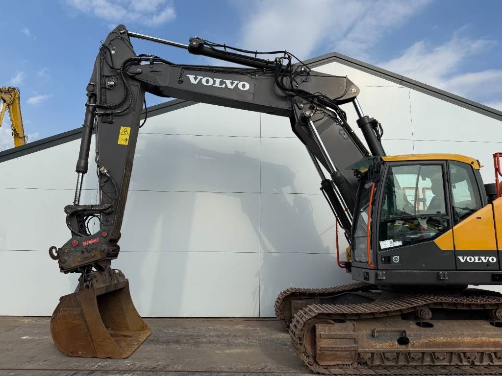 Volvo EC300ENL - Oilquick / Triple Boom / Tilting Bucket