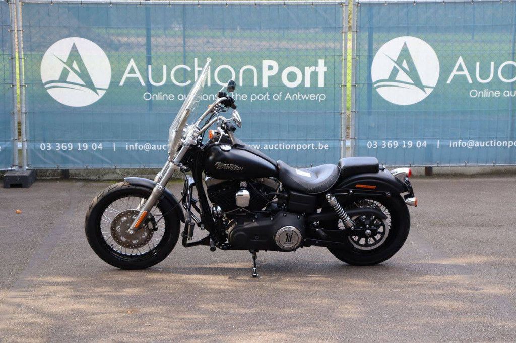 Harley-Davidson Dyna Street Bob Benzine 2011