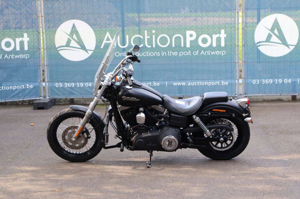 Harley-Davidson Dyna Street Bob Benzine 2011