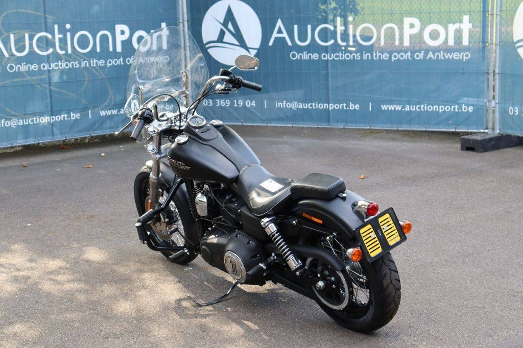 Harley-Davidson Dyna Street Bob Benzine 2011