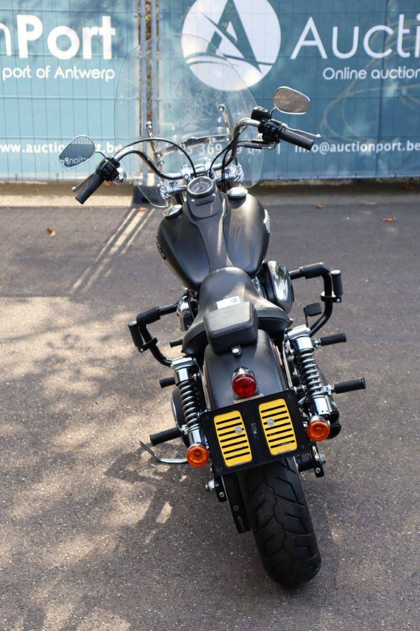 Harley-Davidson Dyna Street Bob Benzine 2011