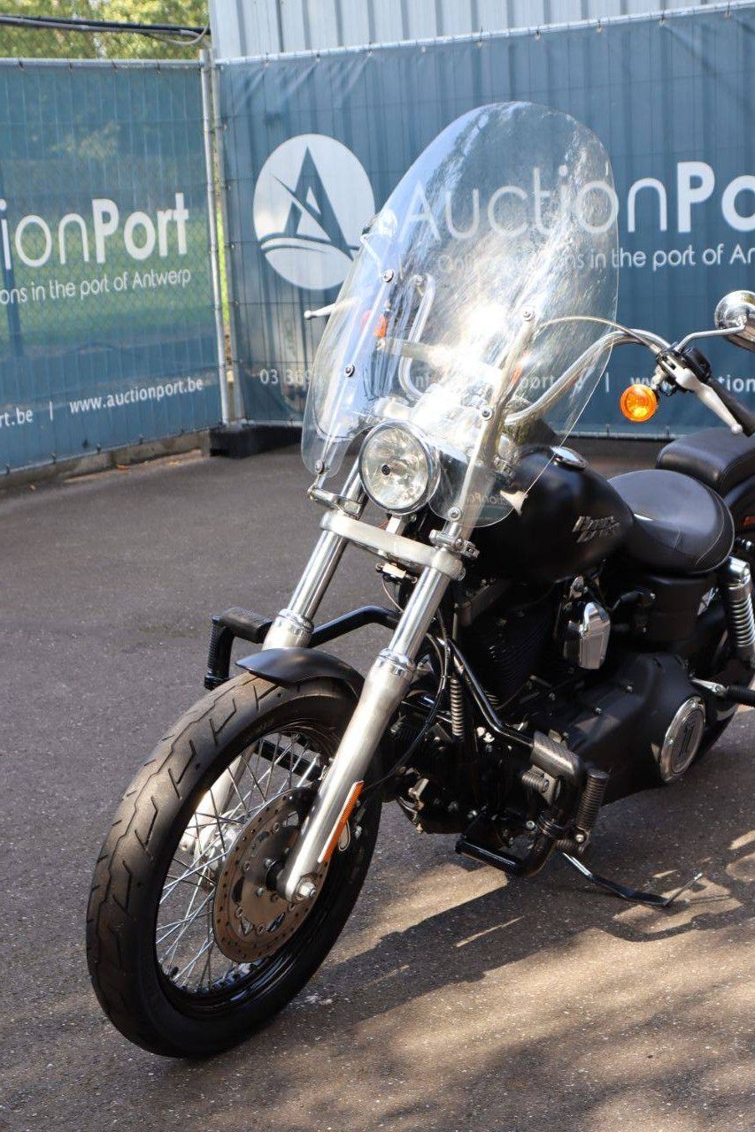 Harley-Davidson Dyna Street Bob Benzine 2011