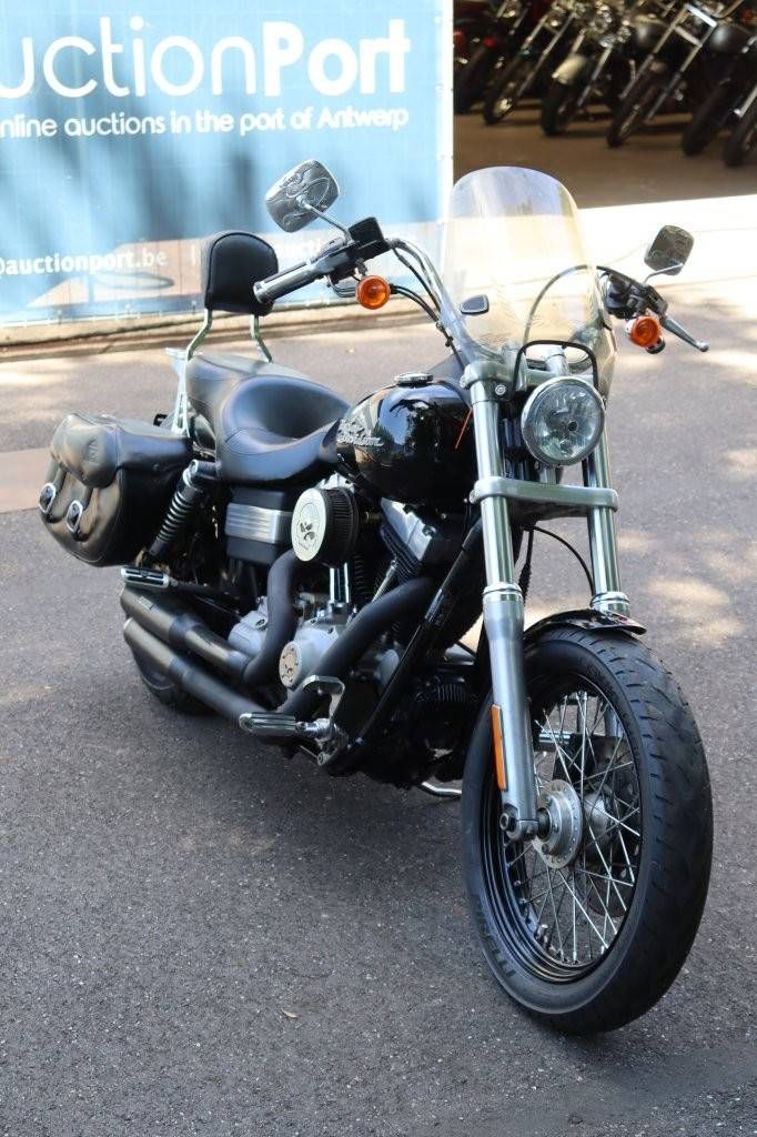 Motor Harley-Davidson Dyna Street Bob Benzine 2009