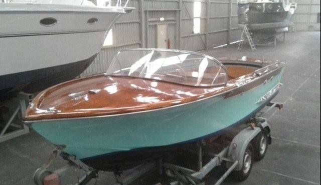 Historic Arcangeli Enrico wooden motorboat (V8) from 1966 (Riva Junior look)