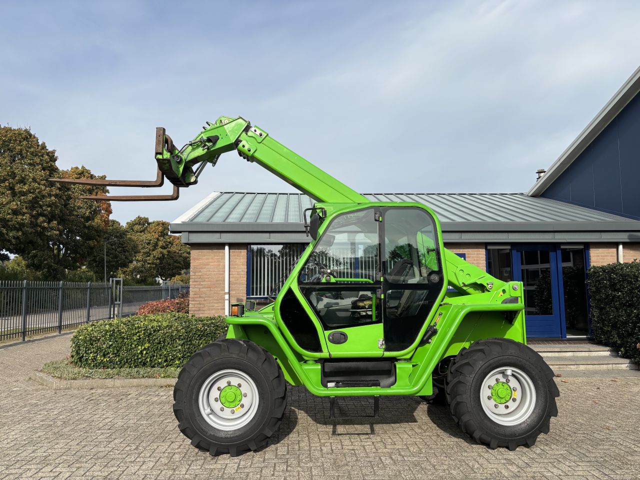 Merlo P40.7 verreiker voorzien van set nieuwe velgen en banden
