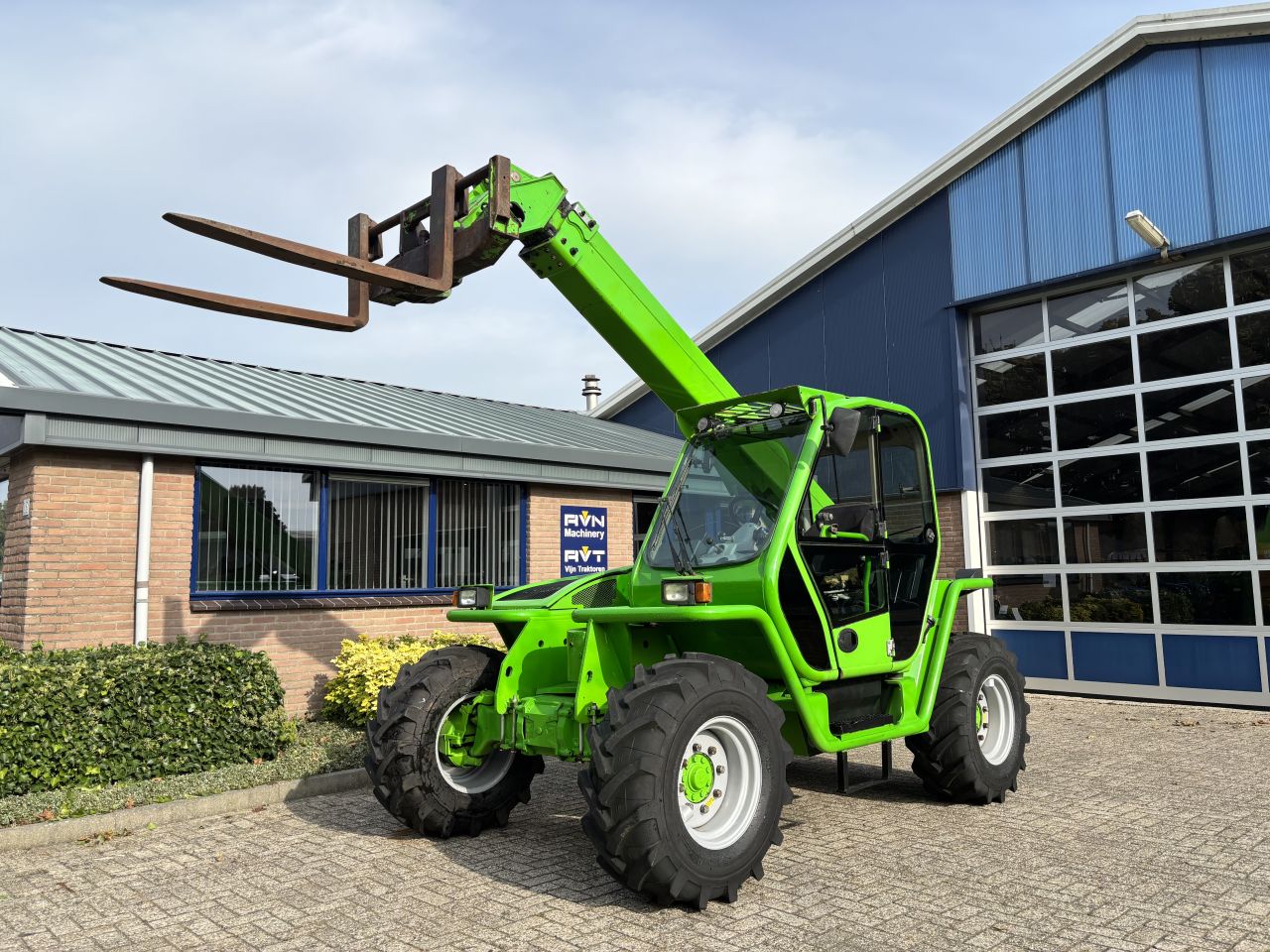 Merlo P40.7 verreiker voorzien van set nieuwe velgen en banden