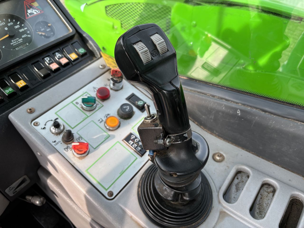 Merlo P40.7 verreiker voorzien van set nieuwe velgen en banden