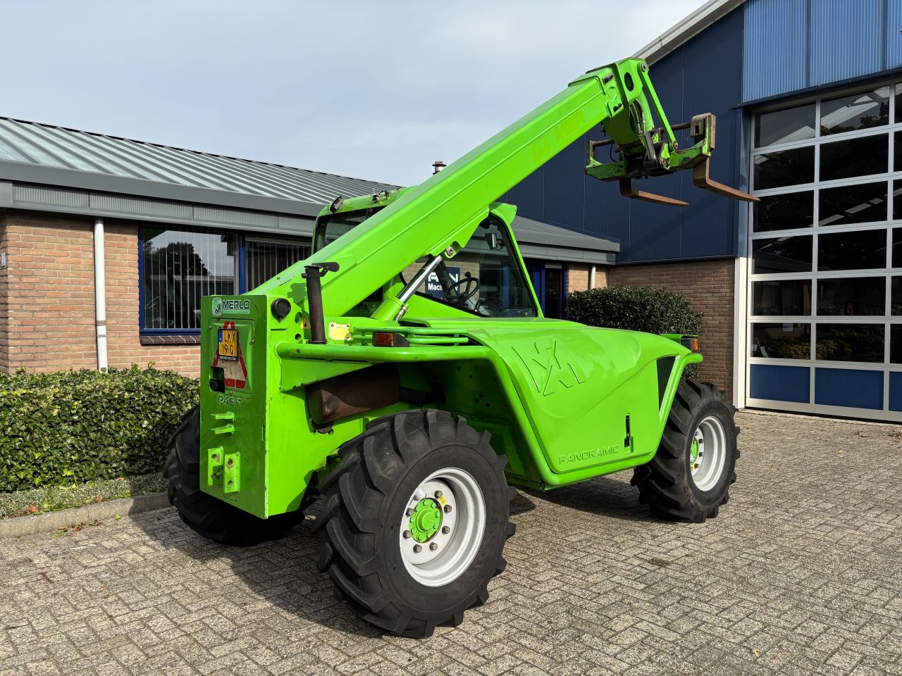 Merlo P40.7 verreiker voorzien van set nieuwe velgen en banden
