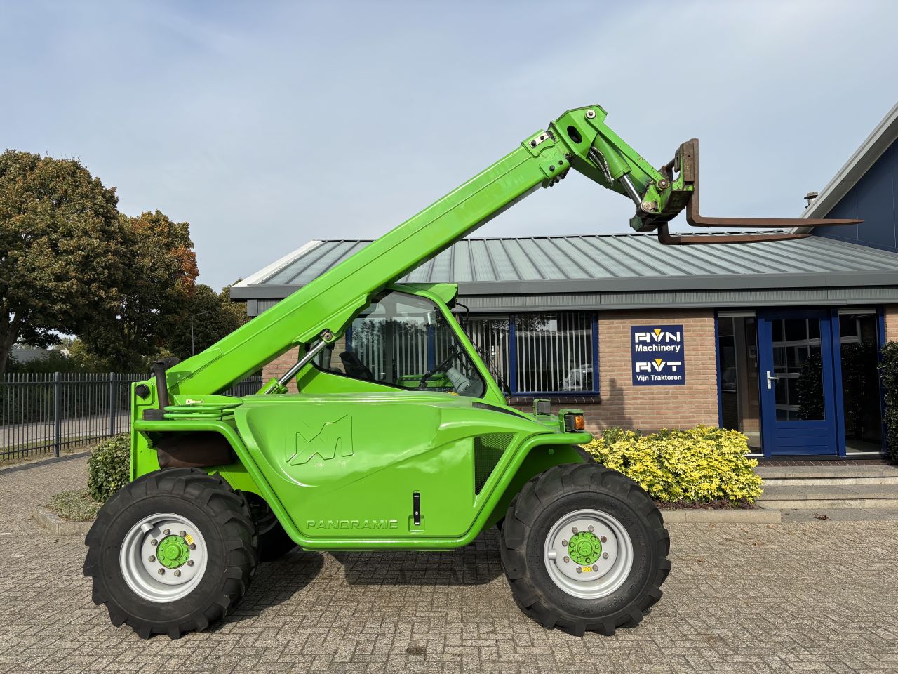 Merlo P40.7 verreiker voorzien van set nieuwe velgen en banden