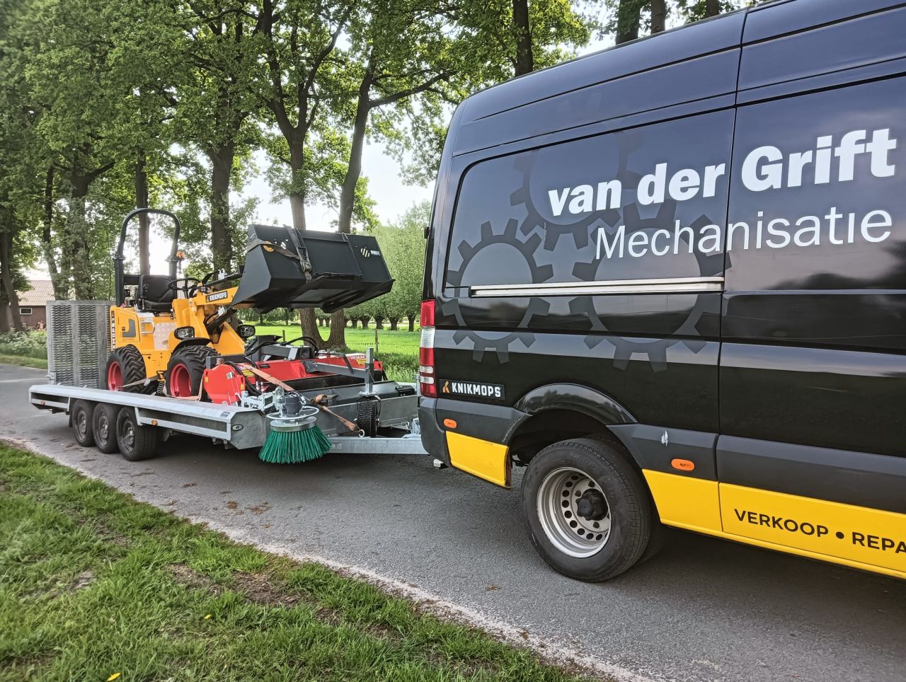 Knikmops 130 shovel / officiel verkooppunt midden ned.