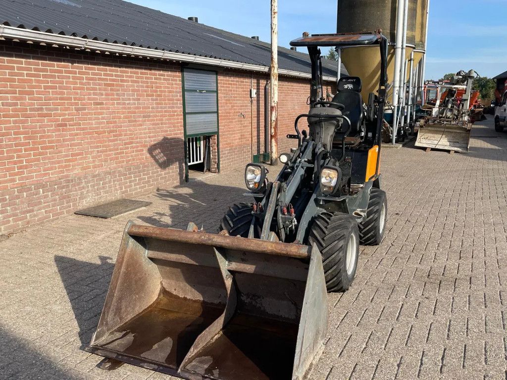 Giant 263 SW-Xtra Shovel Loader