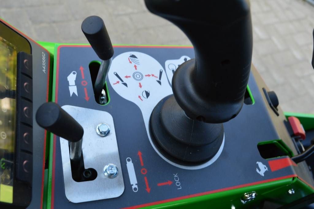 Avant 523 TDL met Avant hydraulische bladblazer