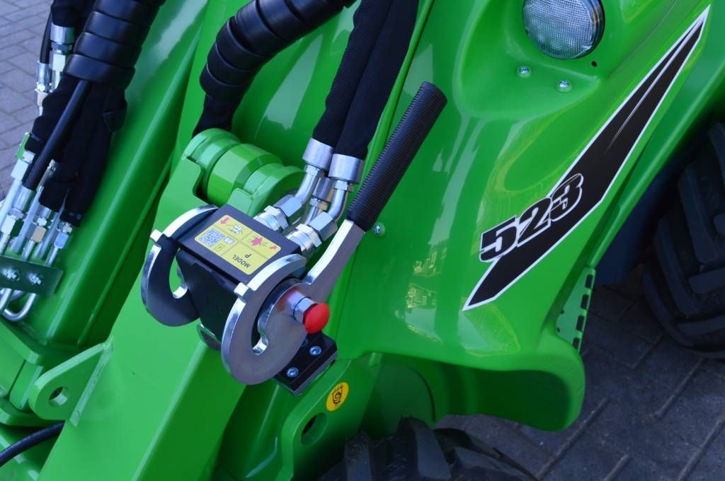 Avant 523 TDL met Avant hydraulische bladblazer