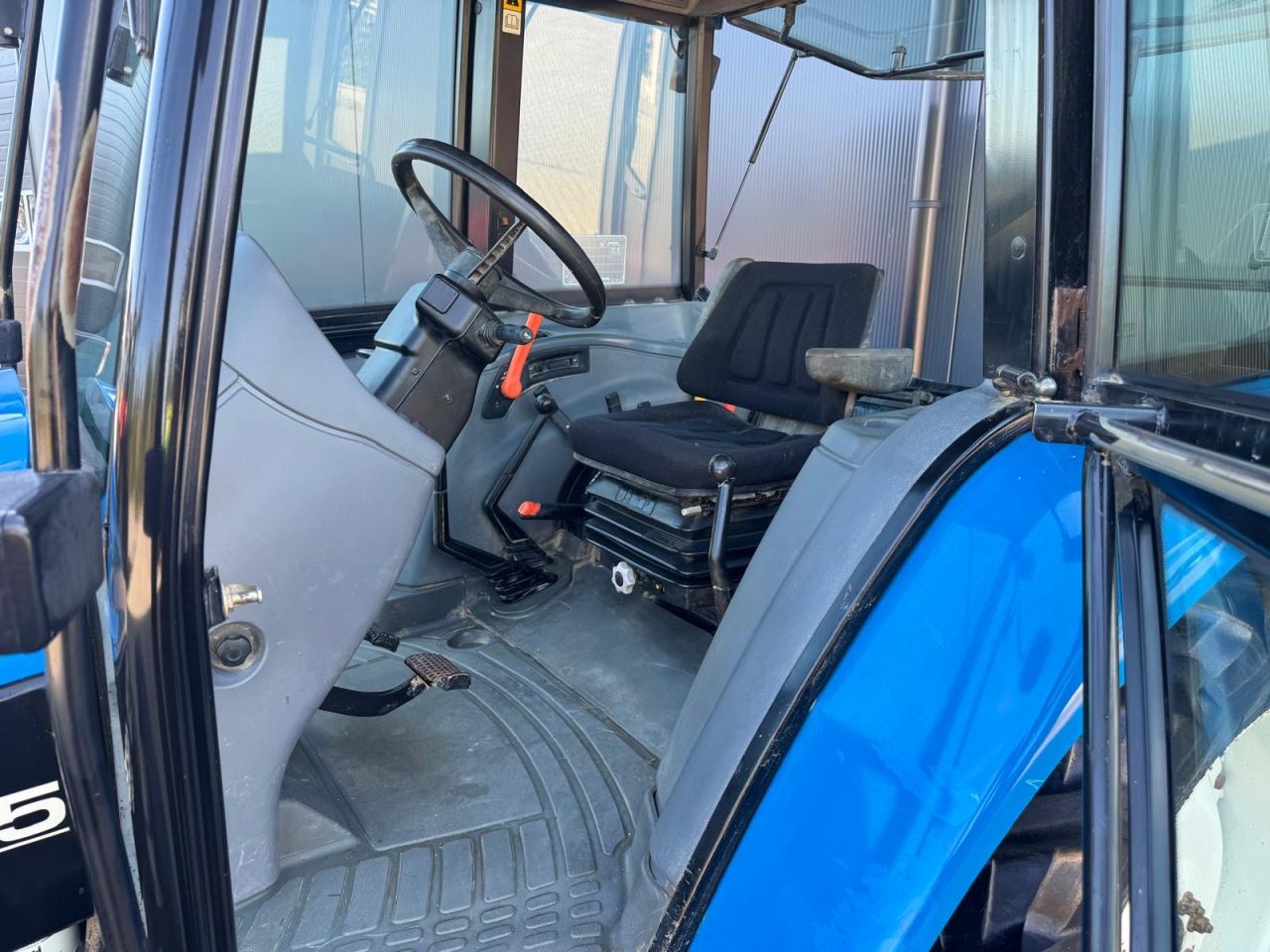 New Holland 4835