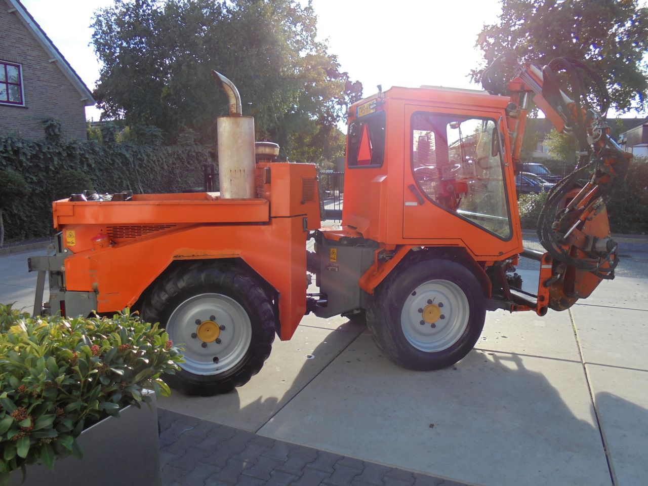 Nimos DM trac1201 met conver arm,heggensnoeier