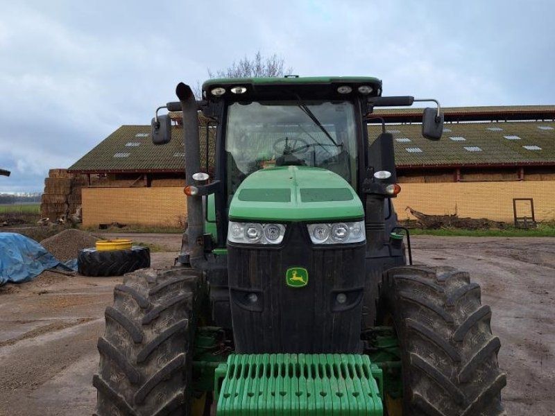 John Deere 7215R