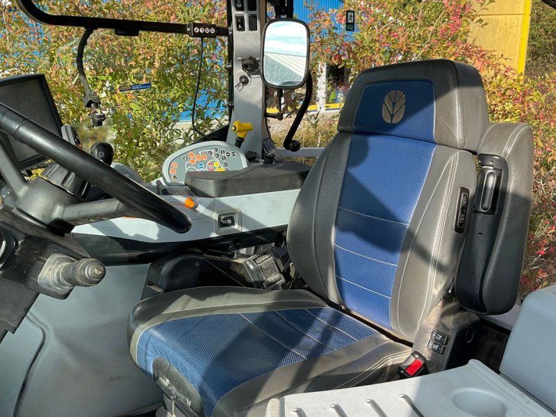 New Holland T7. 225AC