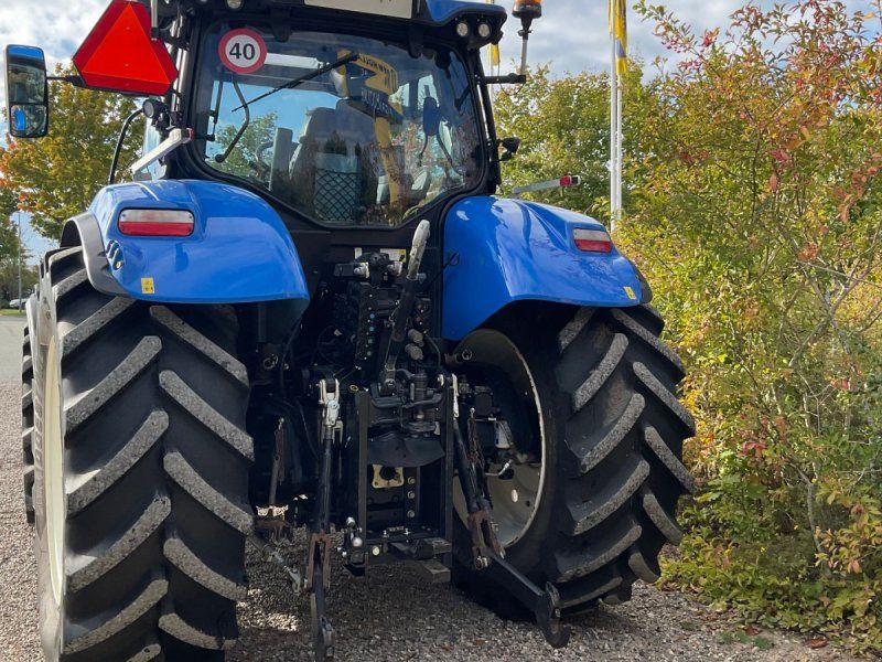 New Holland T7. 225AC