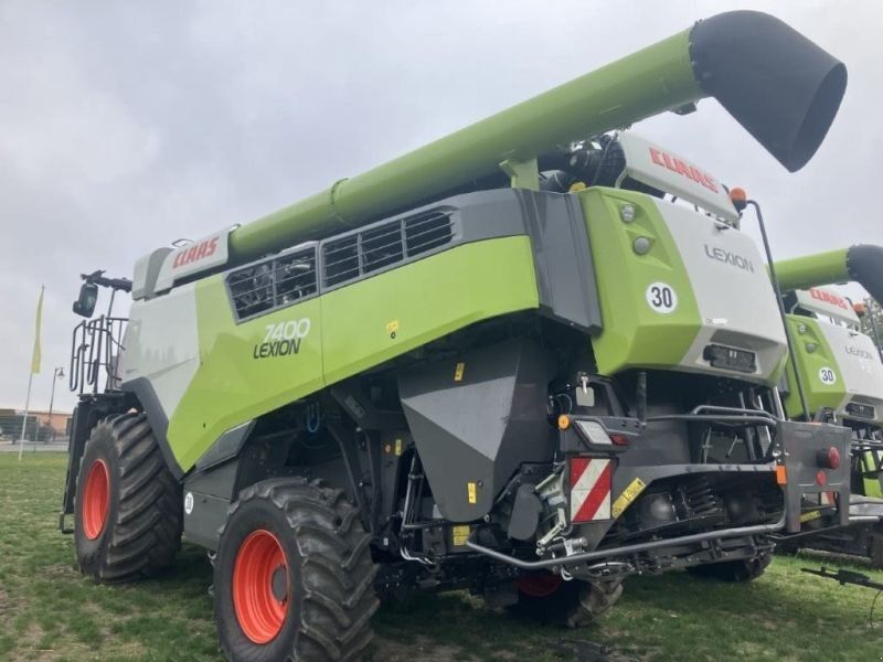 Claas MIETE LEXION 7400 E5