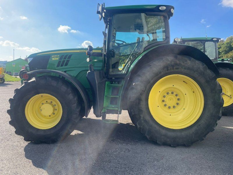 John Deere 6210R