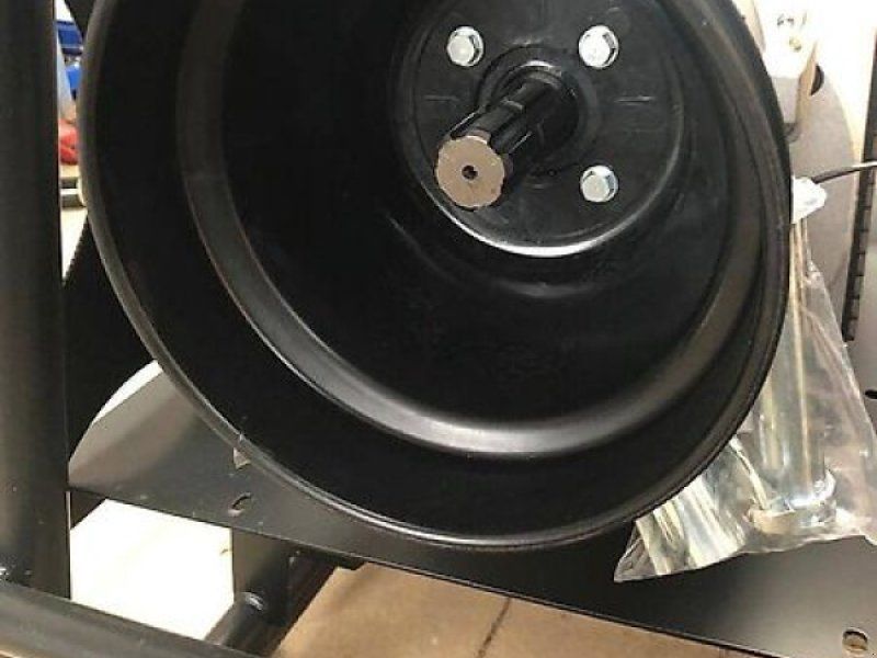AV18