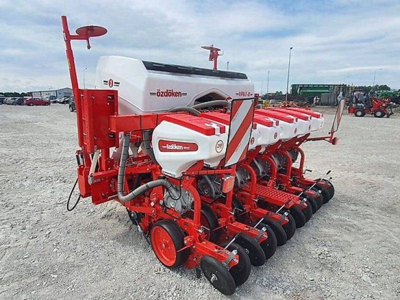 Ozdoken pneumatic precision seeder model VPKT-DG6 on stock