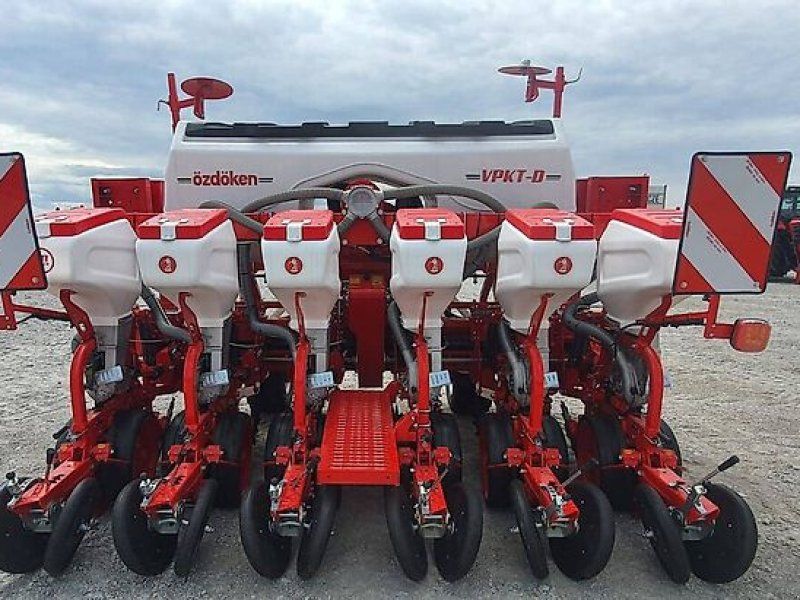 Ozdoken pneumatic precision seeder model VPKT-DG6 on stock