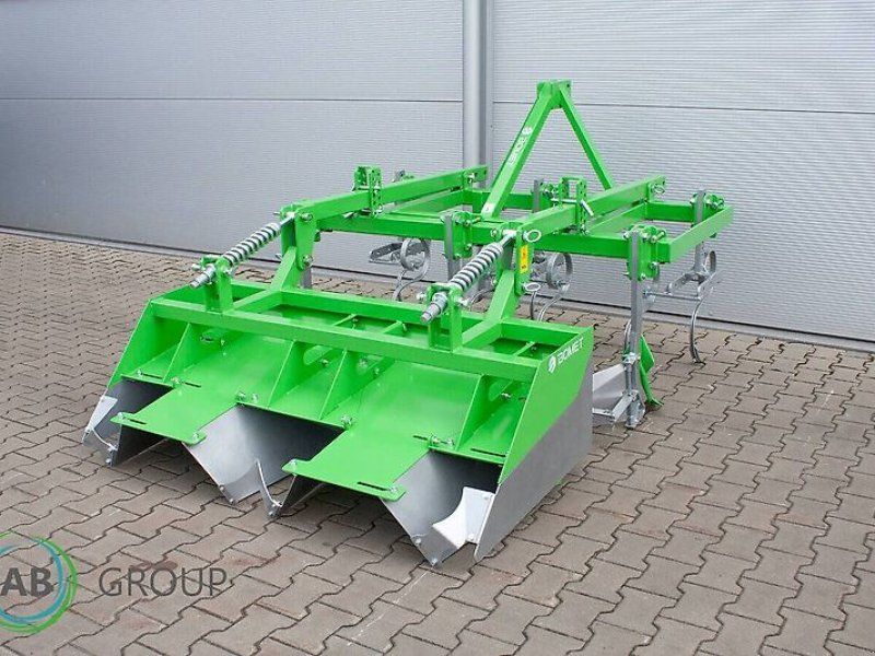 Bomet U865/9 Noctu potato ridger with forming attachment