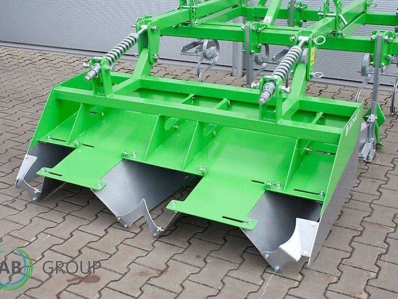 Bomet U865/9 Noctu potato ridger with forming attachment