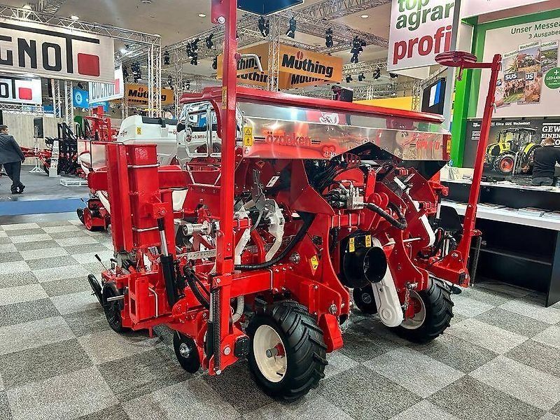 Six-row pneumatic precision seeder with depth fertilization Ozdo