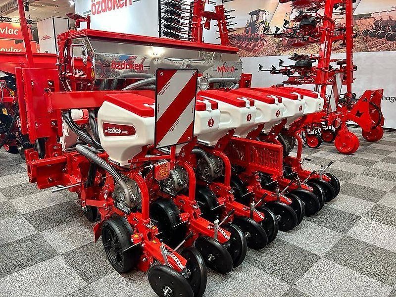 Six-row pneumatic precision seeder with depth fertilization Ozdo