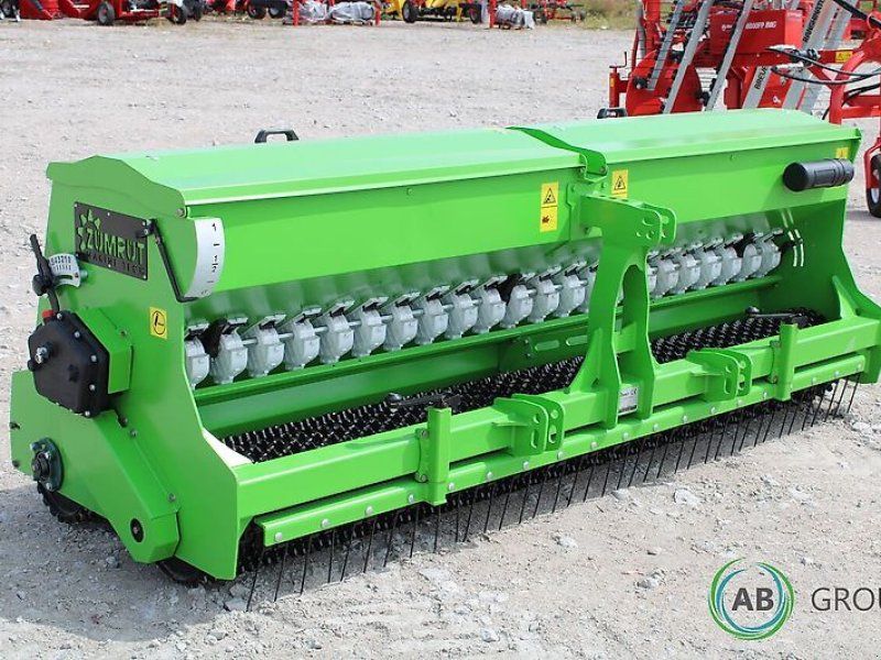 Zumrut S-3000 grass seeder