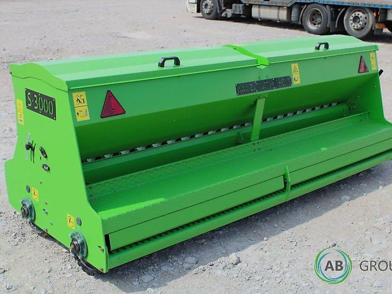 Zumrut S-3000 grass seeder