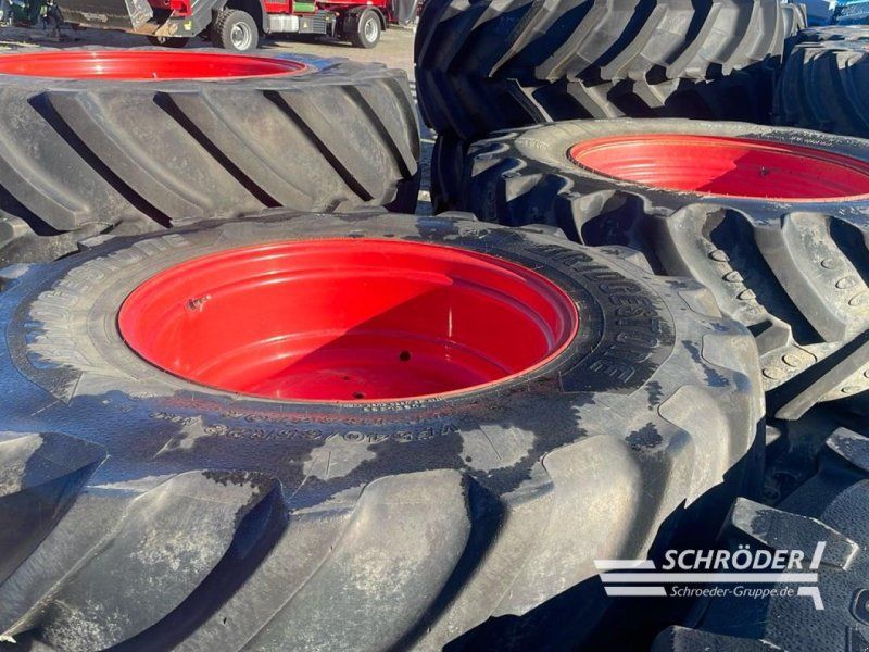 Fendt 540/65 R 28 + 650/65 R 38 BRIDGESTONE
