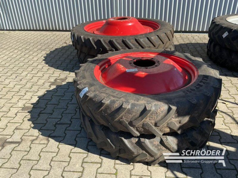 Fendt PFLEGEBEREIFUNG 270/95 R38 + 300/95 R52