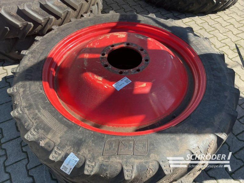 Fendt PFLEGEBEREIFUNG 270/95 R38 + 300/95 R52