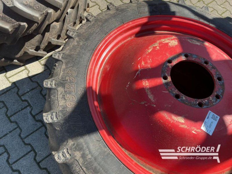 Fendt PFLEGEBEREIFUNG 270/95 R38 + 300/95 R52