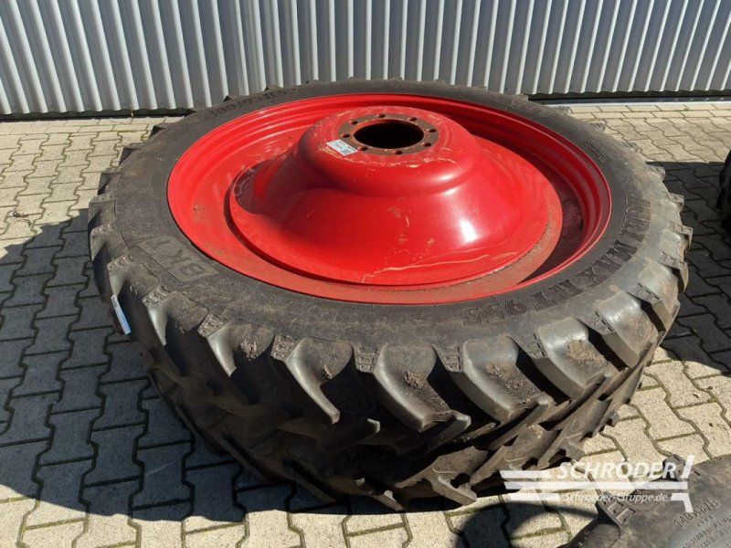 Fendt PFLEGEBEREIFUNG 270/95 R38 + 300/95 R52
