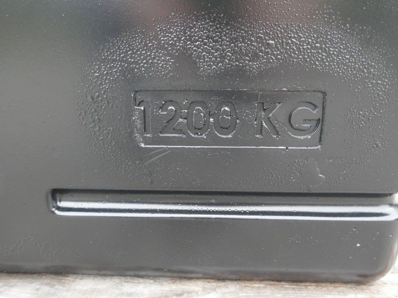 1200 kg