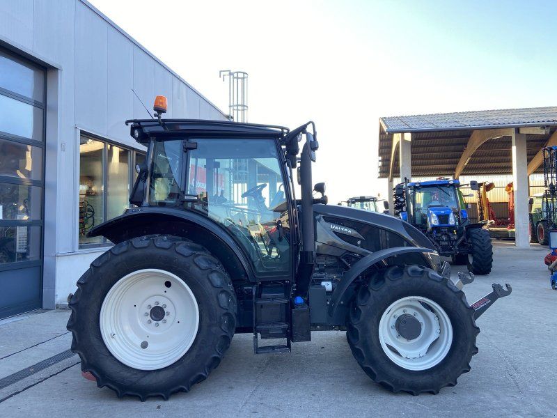 Valtra A 114