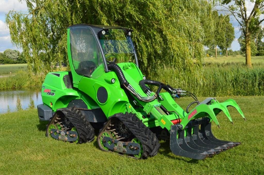 Avant 760i Trax Kniklader/Shovel