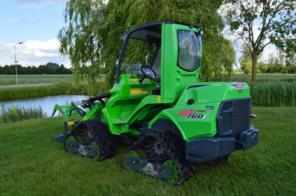 Avant 760i Trax Kniklader/Shovel